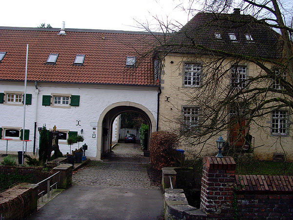 Rittergut Düssel, front and rear views.